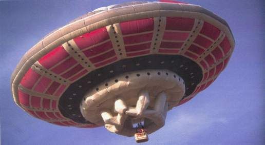 Flying saucer shaped balloon