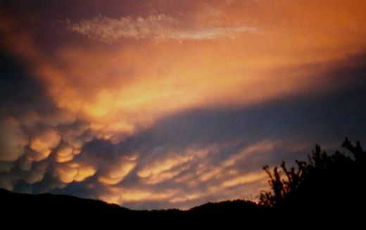 mammatiform cloud over Mantet